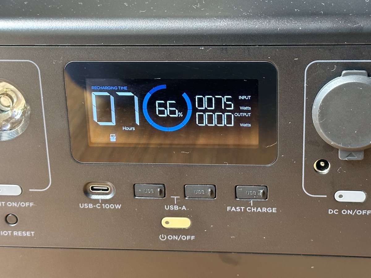 Daiji6612's tweet image. おはよー太陽☀️
天気がいいので、ポタ電チャージしながら外仕事行って来ます💪
#allpower  
#ソーラーパネル
#ecoflow
#ソーラー充電
#ポータブル電源