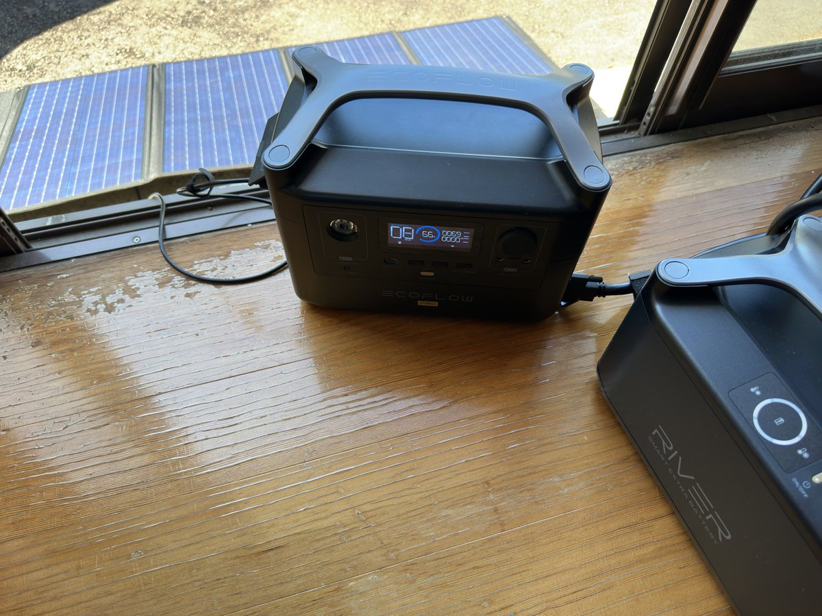 Daiji6612's tweet image. おはよー太陽☀️
天気がいいので、ポタ電チャージしながら外仕事行って来ます💪
#allpower  
#ソーラーパネル
#ecoflow
#ソーラー充電
#ポータブル電源