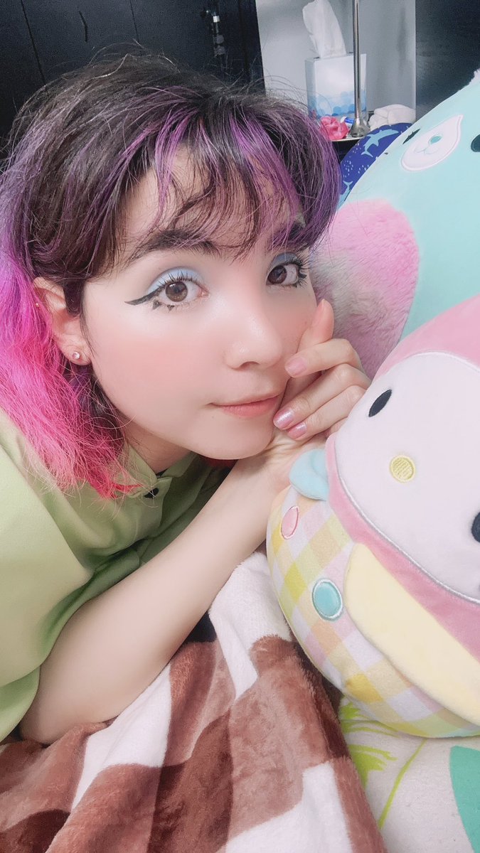 JulyJinku's tweet photo. Me hice un delineado diferente 🥺 https://t.co/J2dOGKa2sS