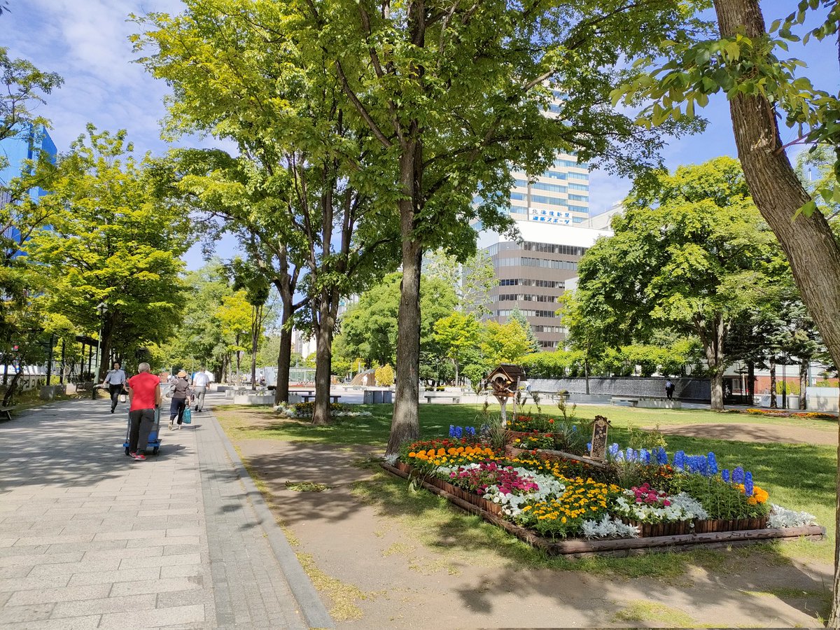 sapporofumichan's tweet photo. 東京から札幌に移住した感想✨
・家賃は半額
・夏涼しい
・1年の半分冬
・雪で遊べる
・夏野菜が安くて美味い
・果物は高い
・人が穏やかで優しい
・美味しい飲食店が多い
・台風や豪雨が少ない
・Gがいない
・空気が綺麗
・街にゴミが少ない
・基本的に都会
・定山渓温泉が近い https://t.co/HJUVmvGb2R