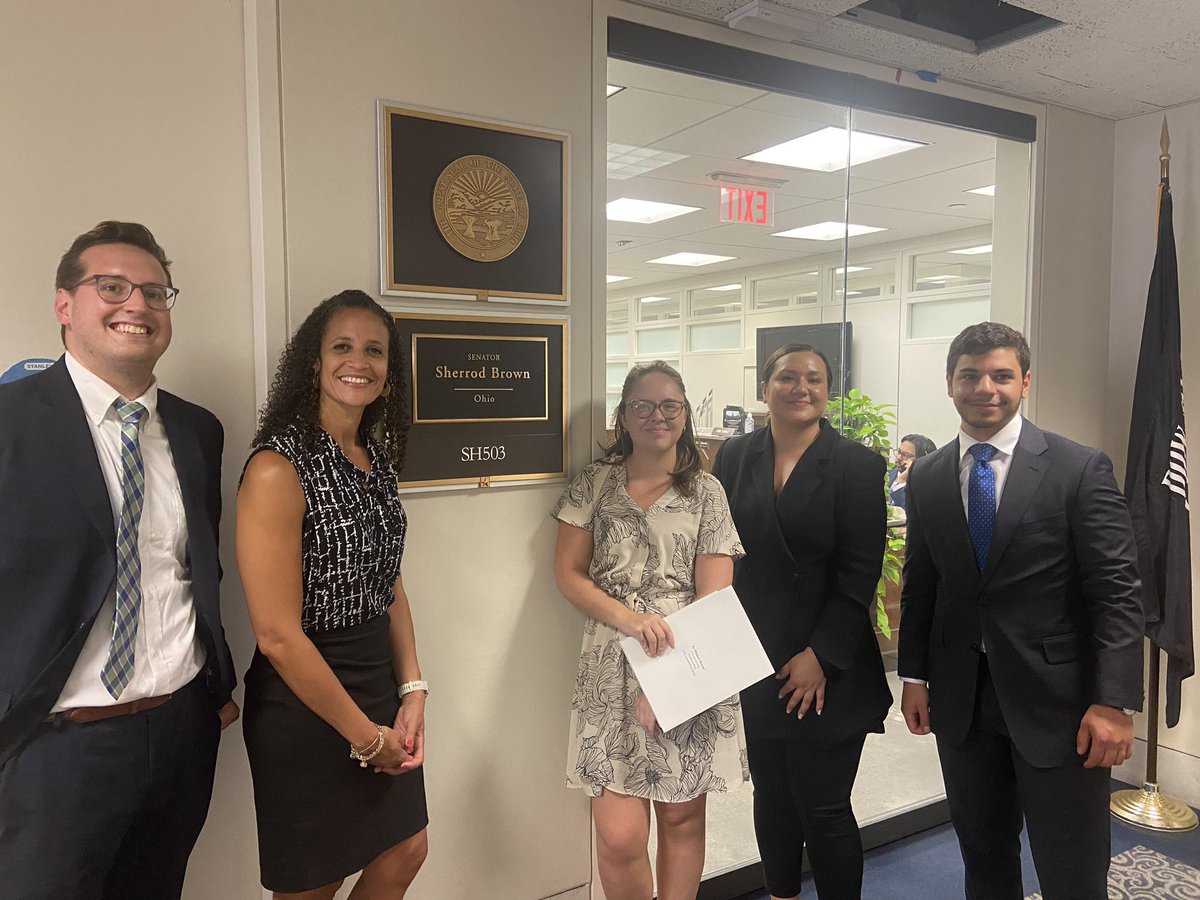 Great meeting today with the @SenSherrodBrown office during the @edfunding annual hill day! We know the Senator is a strong supporter for education and we look forward to his fierce advocacy in this Congress. #TimeforEdFunding #GEARUPworks @HACUNews @ACTEpolicy @NAESP