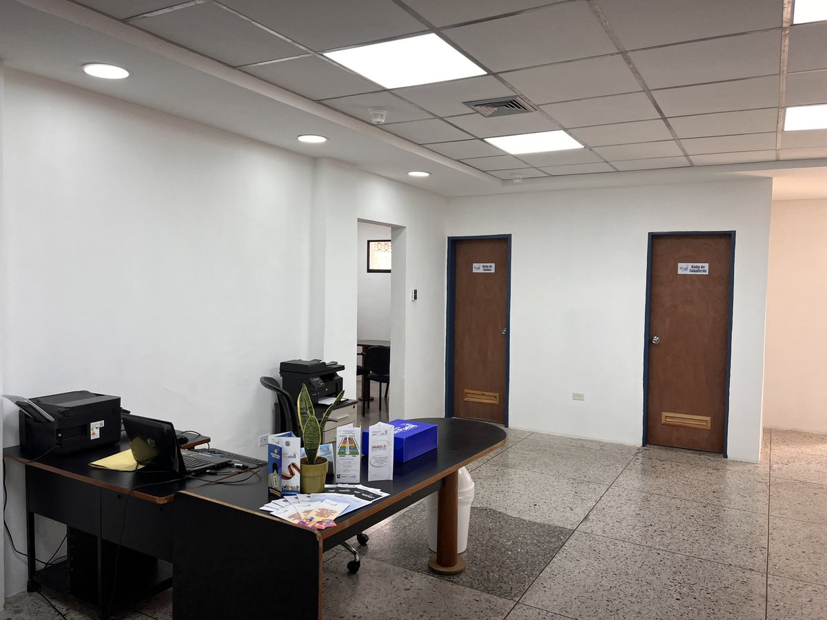 Hoy gracias al trabajo y constancia, podemos decir que los bolivarenses cuentan con un espacio digno y embellecido como es la sede de la <a href="/defensoria_bol/">DdP Bolivar</a> <a href="/ZoraiseR/">Zoraise Rondon</a> <a href="/aruizddp/">Alfredo Ruiz</a> #LaPoesíaNosUne
