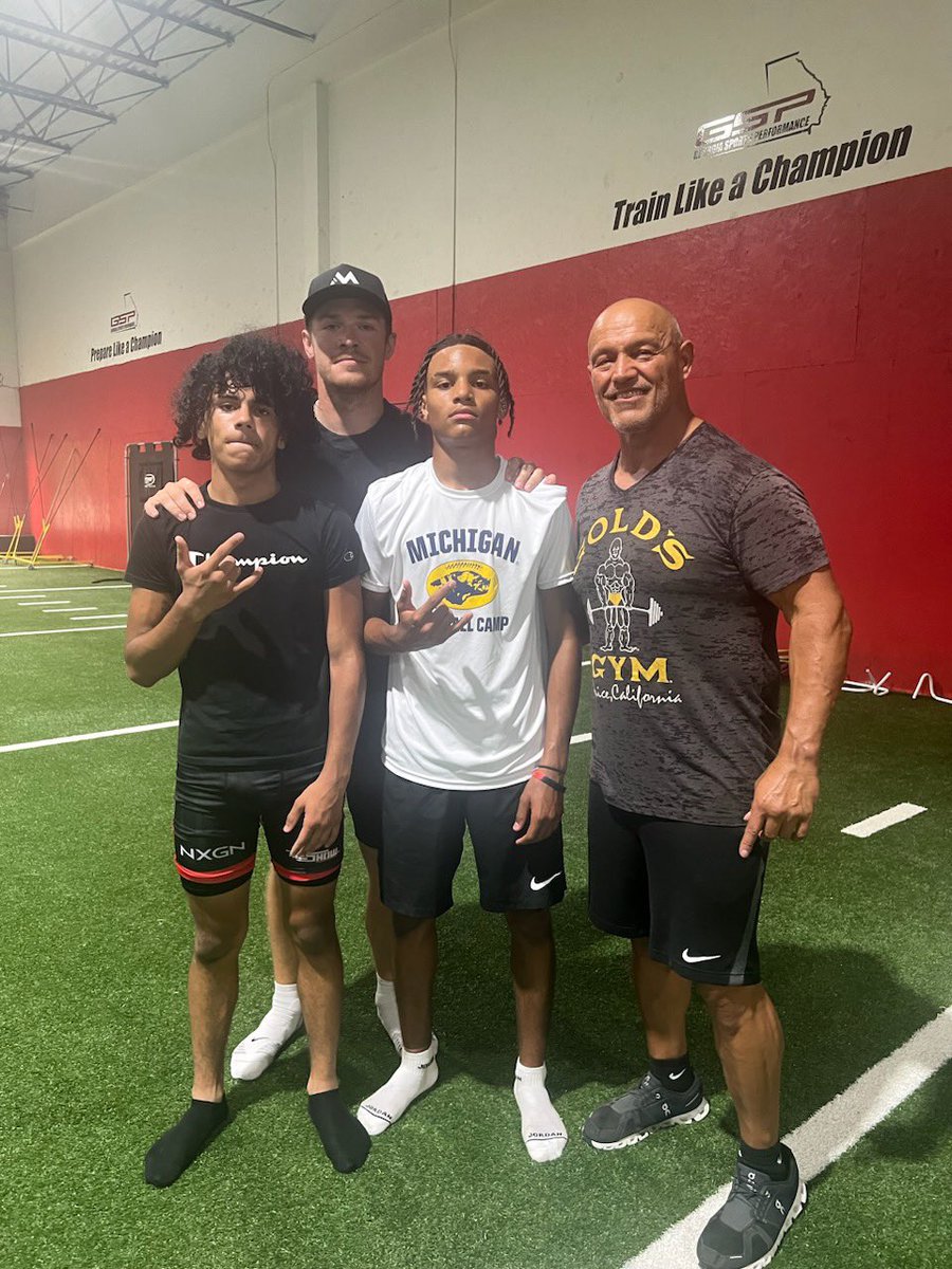 macho24__'s tweet photo. Good work today with @CoachEarl_ at gsp. @SwickONE8 @CHHSEaglesFB @CoachCam_CHill @Frfountain2002 @ https://t.co/3sqitwirR4