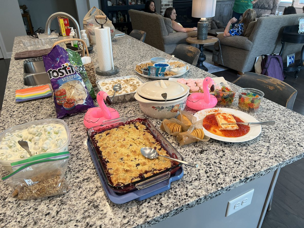 Hasty_Palmieri's tweet photo. 4th grade!! Not So Flat Flamingo enjoying our little summer get togethers! A fun time getting to know one another!  Looking forward to a wonderful year together. ❤️🐾📚🤓@MRegan0123 @Beth_Coryell @JanetMarotte777 https://t.co/osopWZYRmu