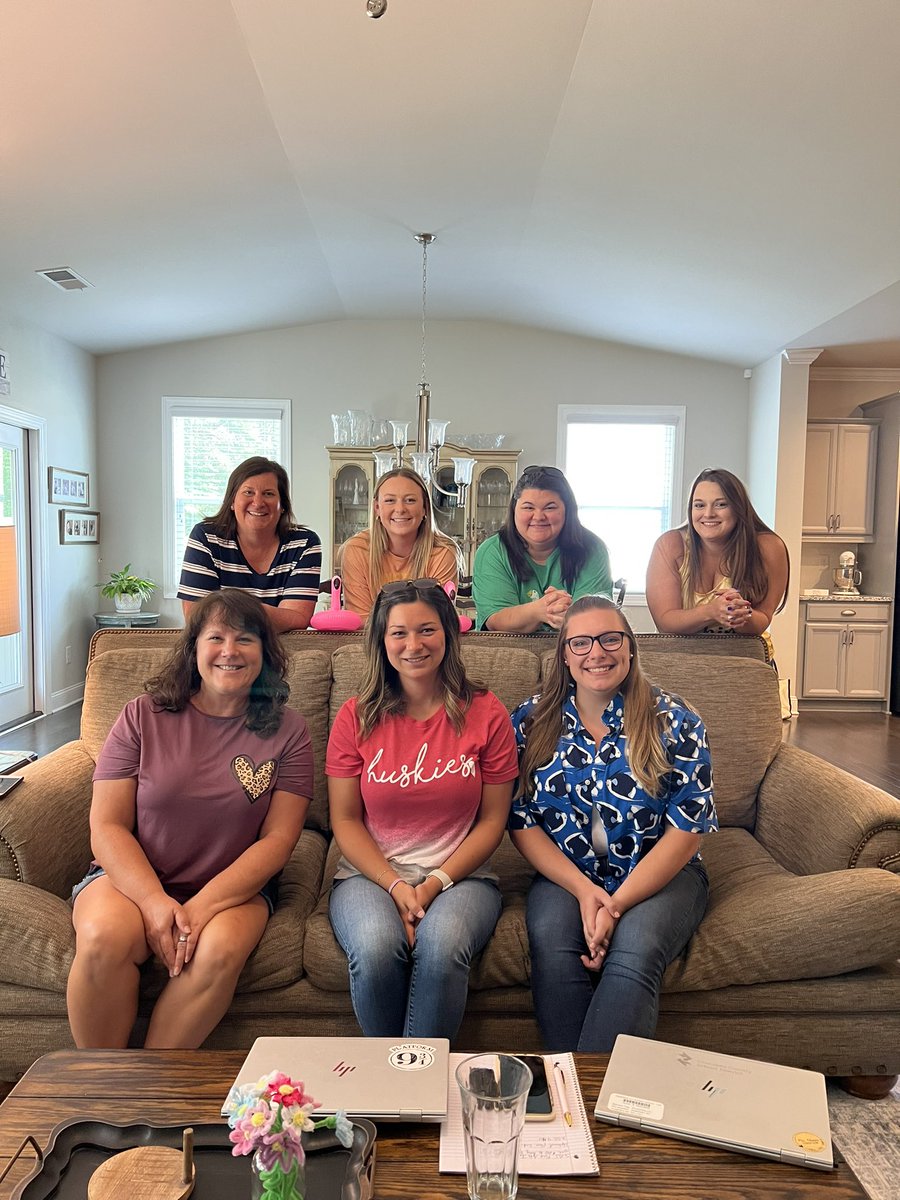 Hasty_Palmieri's tweet photo. 4th grade!! Not So Flat Flamingo enjoying our little summer get togethers! A fun time getting to know one another!  Looking forward to a wonderful year together. ❤️🐾📚🤓@MRegan0123 @Beth_Coryell @JanetMarotte777 https://t.co/osopWZYRmu