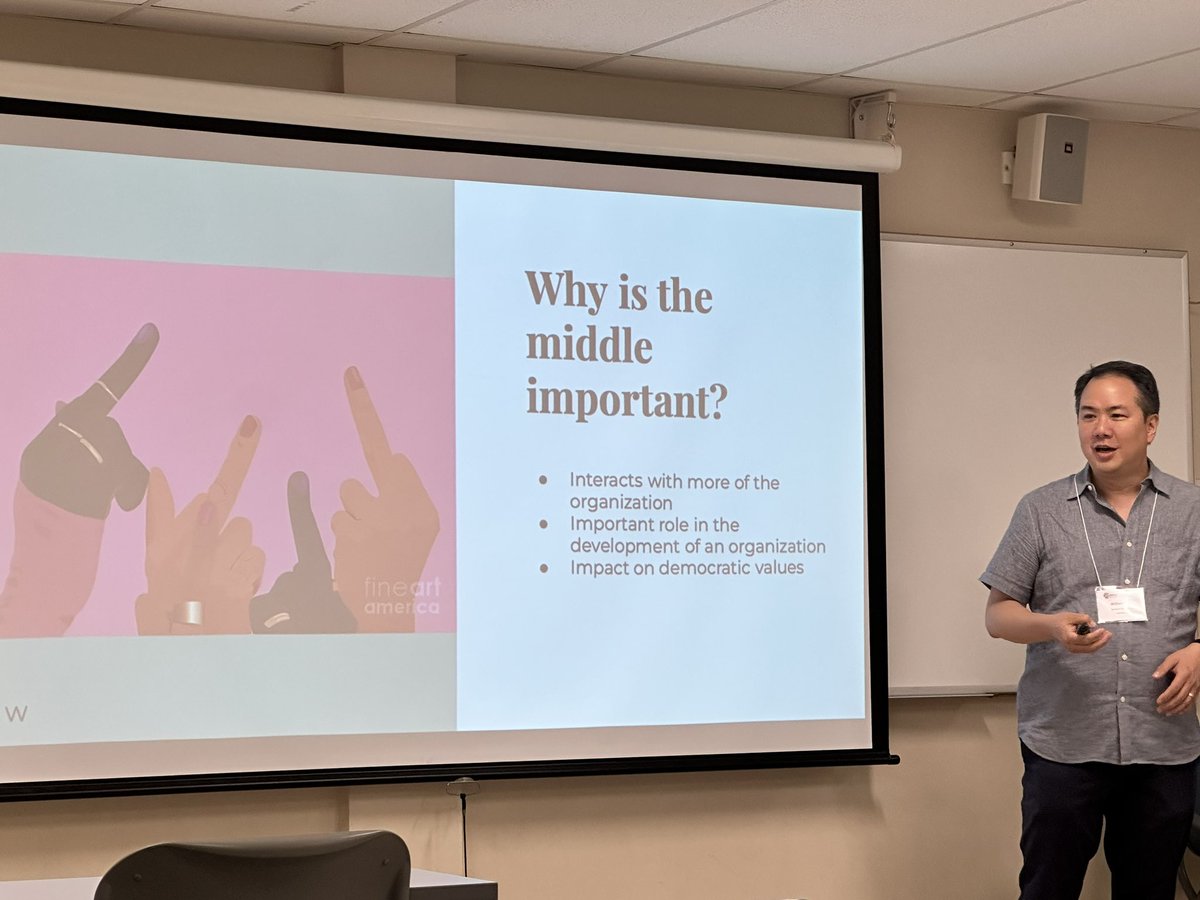 Kristin Ziemke has a NEW BOOK! TEXT & TECH 📚📱🌏 tweet media