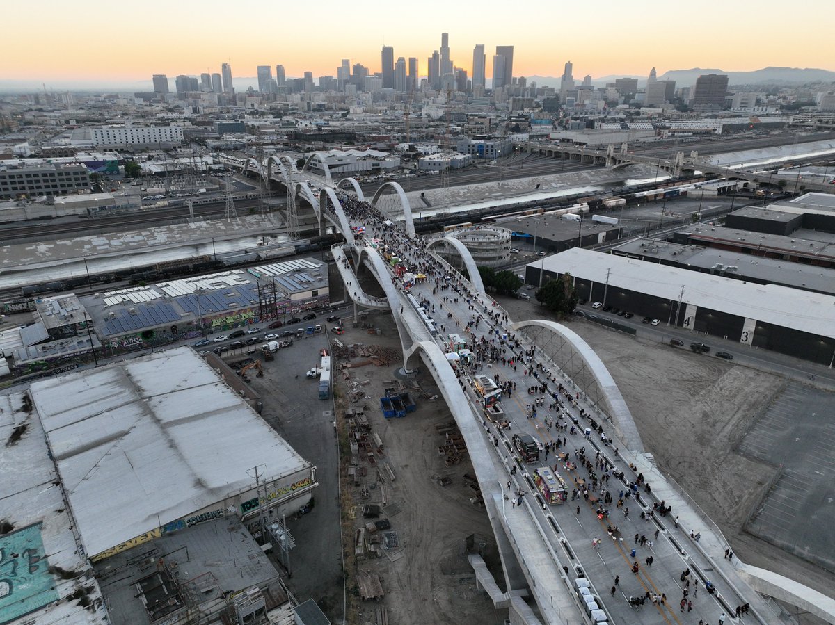 6thStViaduct's tweet photo. 🌉🎉 This month we celebrate one year since the Grand Opening of the Sixth Street Viaduct! It has been an incredible journey. Thank you to the entire community for your support and helping make our bridge a safe and beautiful addition to our great city!

#WeAreLABOE https://t.co/E5Shy9a9KH
