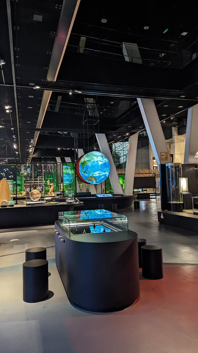 Visita de lujo para nosotros solos en <a href="/CosmoCaixa/">Museo de la Ciencia CosmoCaixa</a> gracias a <a href="/Educaixa/">EduCaixa</a>.
Genial la segunda jornada de #LiderazgoAprendizaje