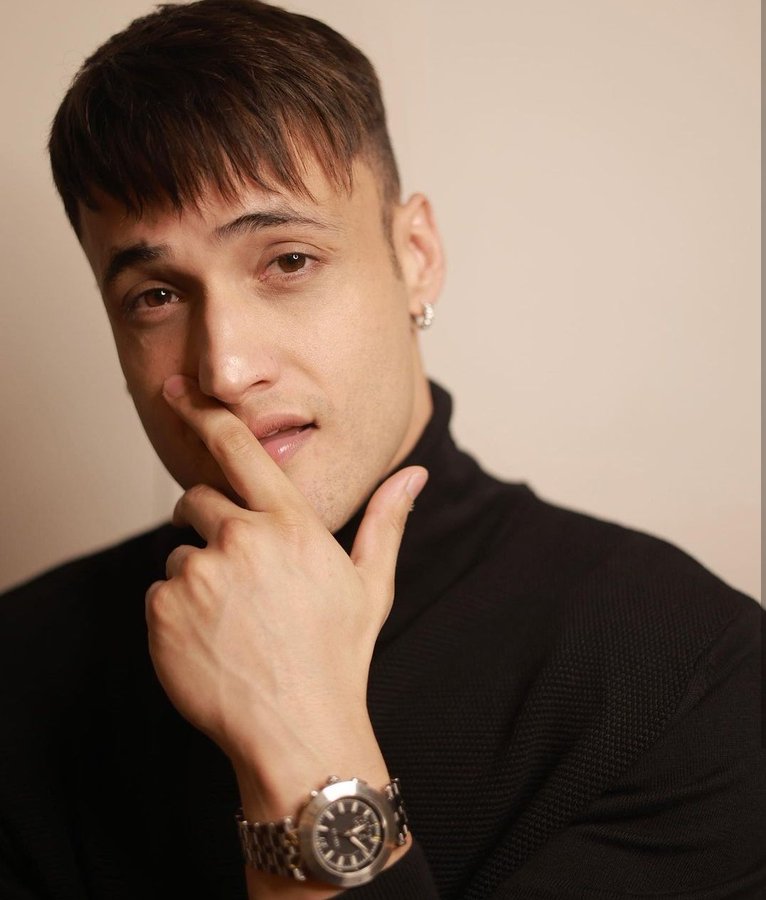 IamAsimRiaz01's tweet photo. #AsimRiaz Popularity
-3.1Billion TikTok Hashtag View
-15M twitter Trend #AsimForTheWin .
6M Trend #ViewersChoiceAsim wordwide at 4th.
4th TV personality of the Year
-24th Sexiest Asian Man of 2019
Roach killa dedicated song
-John Cena posted Pic
#HappyBirthdayAsimRiaz ||โขโ https://t.co/eSPEbgyPaQ