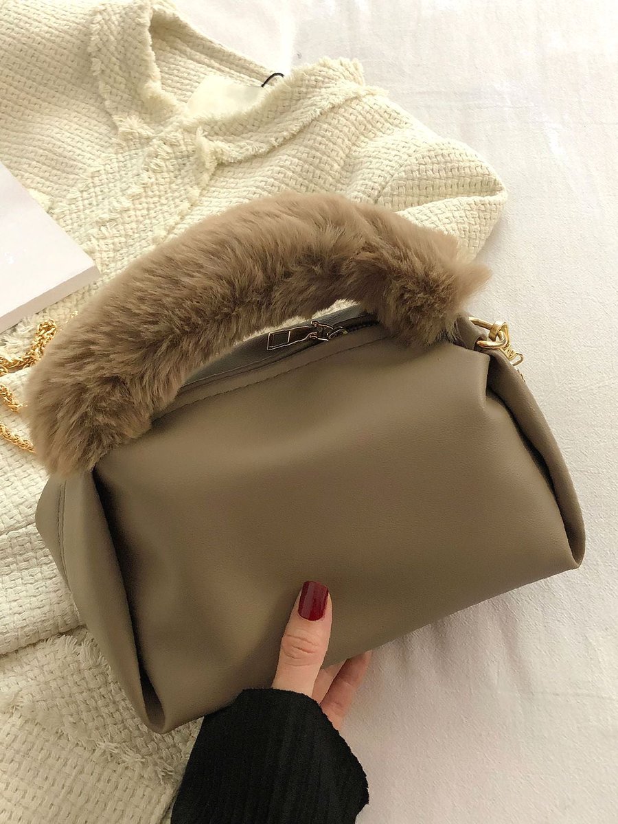 ShopBirdInBag's tweet photo. 🐕 Big deals! Bird in Bag - Fluffy Handle Chain Square Bag - Women Satchels only at $30.99 on https://t.co/IpIsGWtnon Hurry. https://t.co/2EoliQQvjm