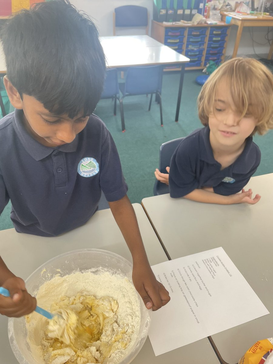 Mrs_Stiles_LMS's tweet photo. Year 2 making cookies in DT today ! We had so much fun but the best bit was definitely testing our final products! 🍪🍪🍪 https://t.co/HJBOj3aOn0