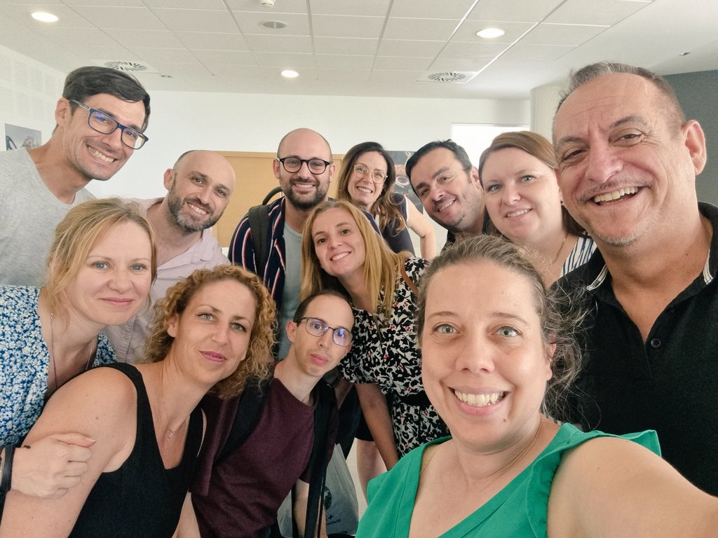 María Méndez Santos tweet media