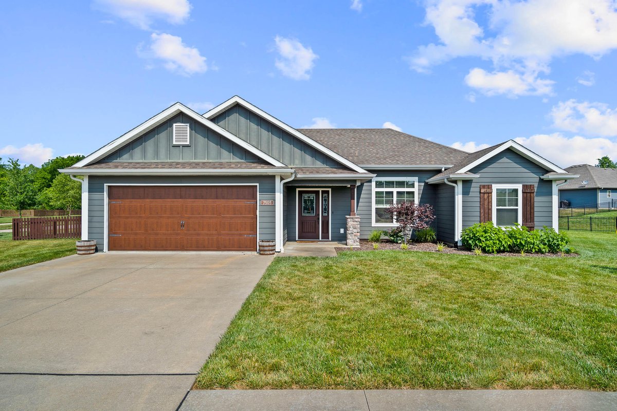 trishalee's tweet image. Imagine turning the key to open your beautiful new home. #beautifulhome #homesforsale  cpix.me/l/173534525