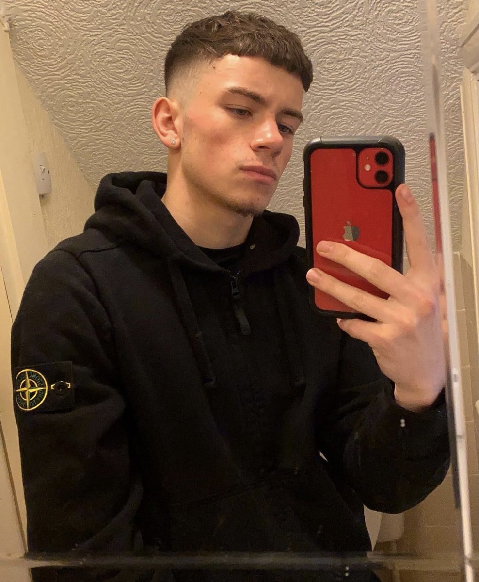 king_jakey1's tweet photo. Retweet if i can dm you my nudes 🍆 https://t.co/bPDE8BNyu5