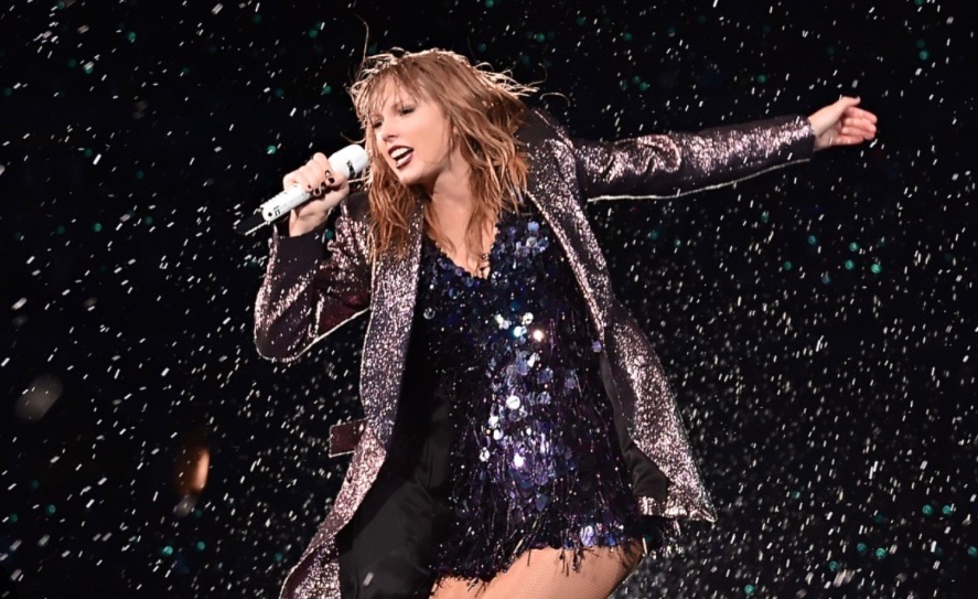 I can’t believe it. It’s only two more days until Taylor Swift in Denver!! I’m so excited. I’m going to all the shows. Are you ready for it? I am!!! I wonder if they’re gonna have a shake it off street that I can go down and get some heady blown glass.
