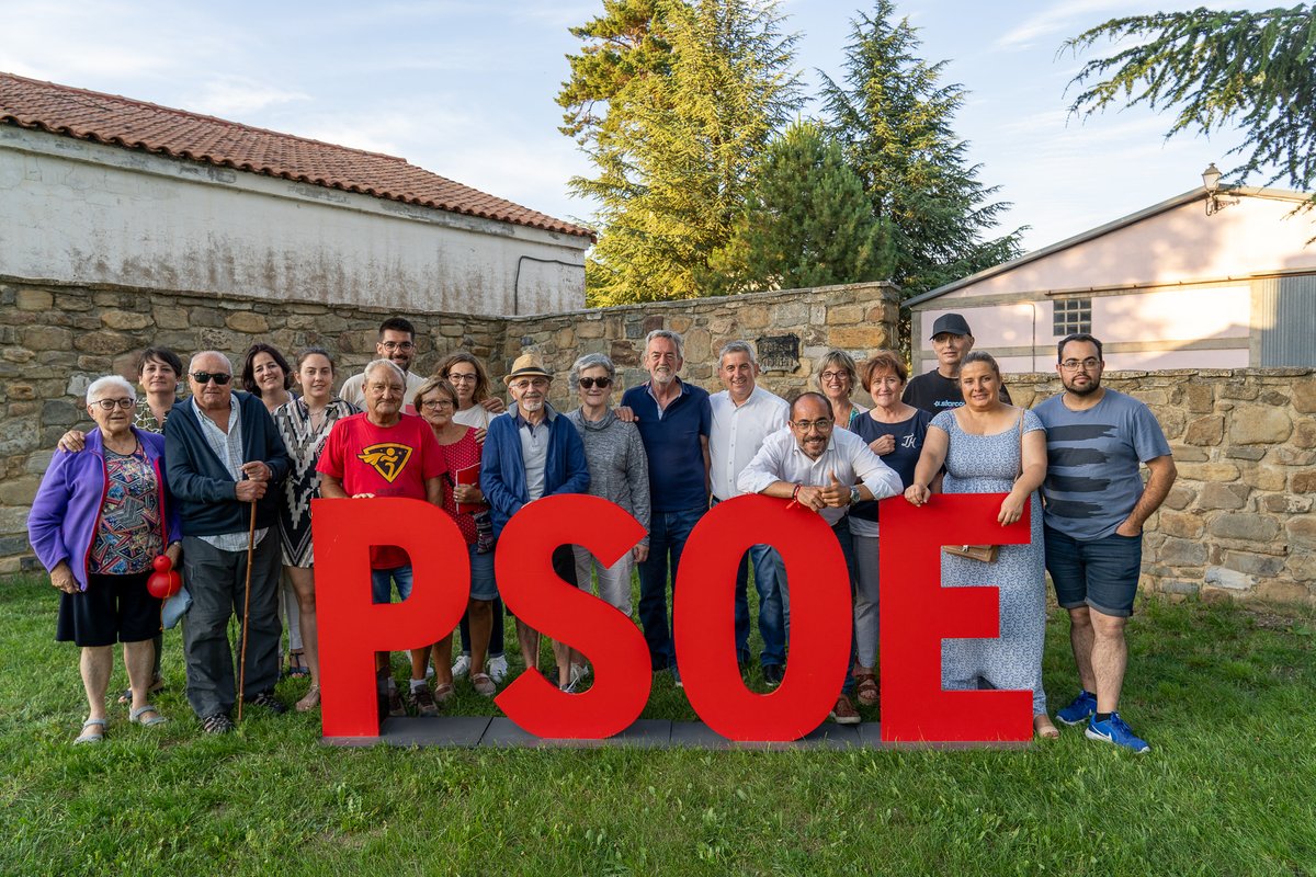 PSOESoria's tweet photo. Hemos acabado nuestra ruta en Villar del Río, con un alcalde implicando en el desarrollo del municipio con muchos proyectos de fondos europeos para seguir creciendo en la comarca. 

Nuestro alcaldes y alcaldesas son nuestro mejor exponente para conseguir #LaMejorSoria, #VotaPSOE. https://t.co/rACEdhc3yZ