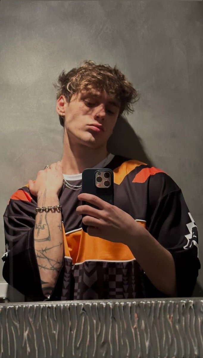 rpavengers's tweet photo. •𝖭𝗈𝗆𝖾: Connor Stoll
•𝖨𝖽𝖺𝖽𝖾: 19
•𝖦𝖾̂𝗇𝖾𝗋𝗈: Masculino 
•𝖠𝗅𝗂𝗇𝗁𝖺𝗆𝖾𝗇𝗍𝗈: Herói 
•𝖯𝗈𝖽𝖾𝗋𝖾𝗌/𝖧𝖺𝖻𝗂𝗅𝗂𝖽𝖺𝖽𝖾𝗌: magia avançada, controle temporal (vento), voar.
•𝖲𝖾𝗑𝗎𝖺𝗅𝗂𝖽𝖺𝖽𝖾: Bissexual.
@papoloirinho https://t.co/kzr89tfpqA
