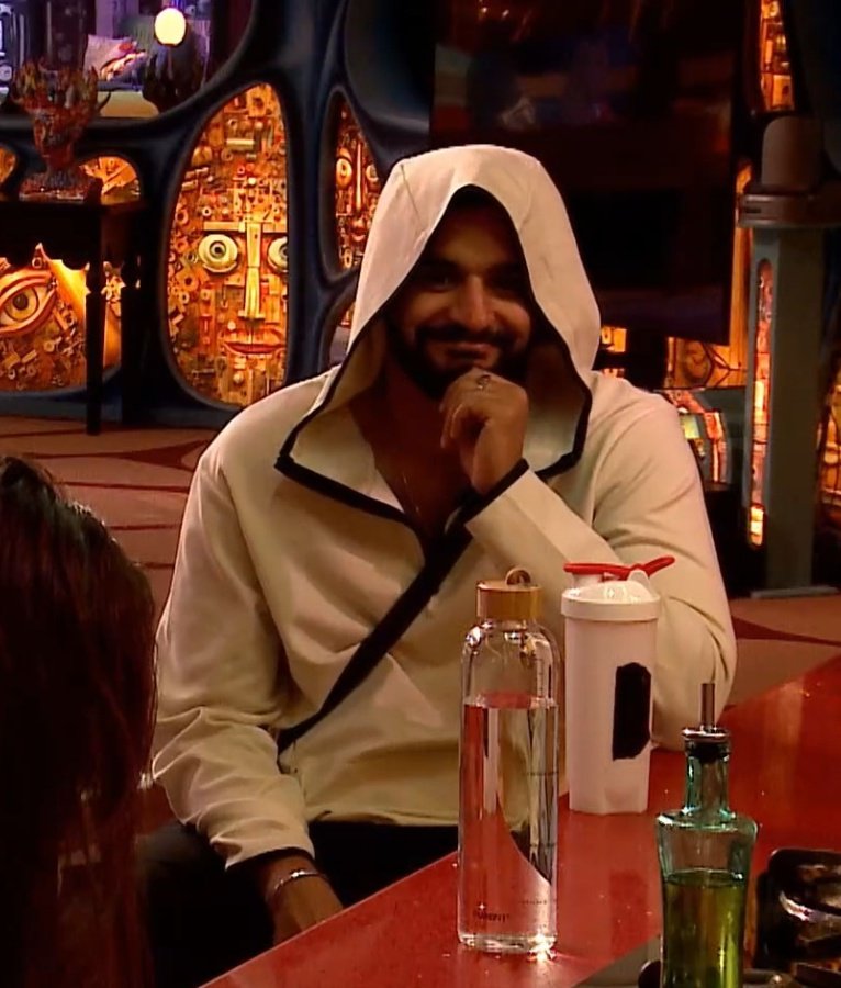 BIG FANBASE BATTLE !!

Whom do you gonna support in #BiggbossOTT2 ??

Rt - #ElvishYadav 
Like - #AbhishekMalhan

#FukraInsaan | #ElvishArmy | #Elvishraosahab | #Abhiya | #Abhisha