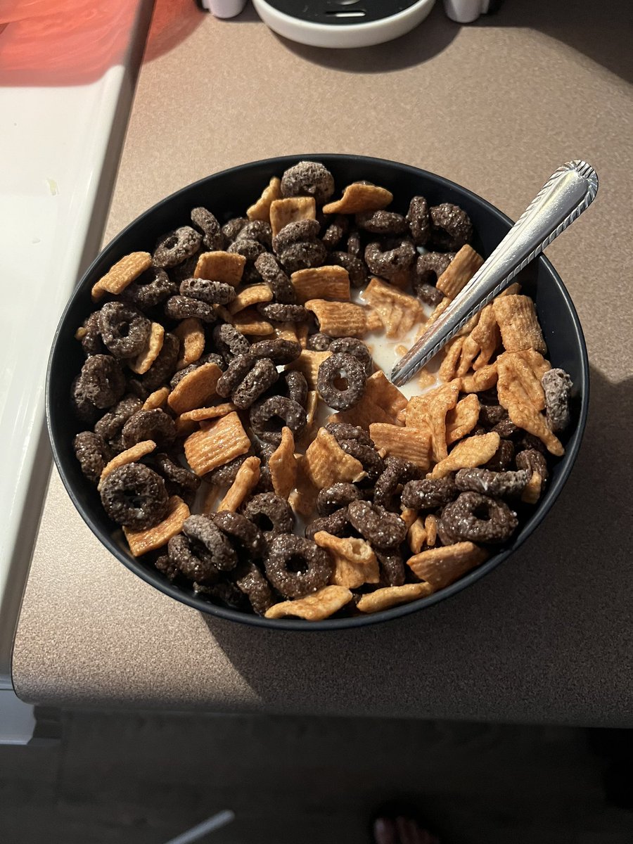 _Poopieeee's tweet photo. If I don’t do anything else , ima mix some cereal 😂
#OreoOs #CinnamonToastCrunch #fyp

10/10 https://t.co/ZSoRt5bkEn