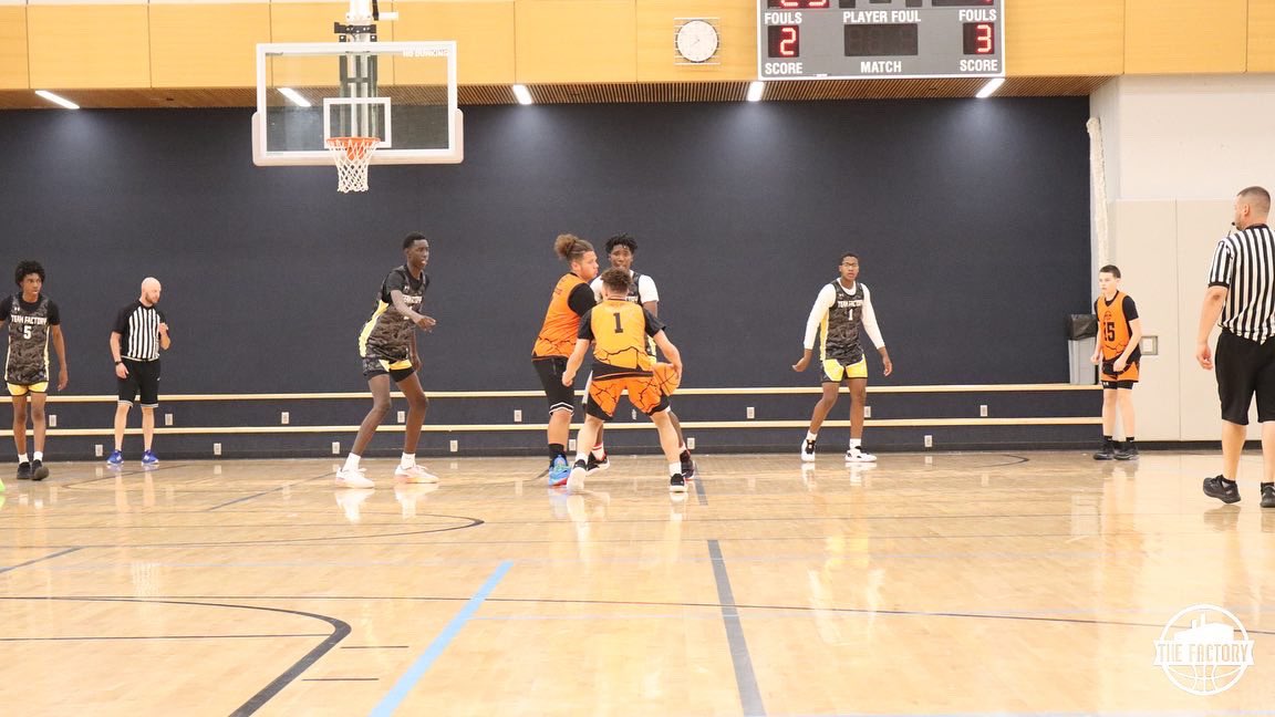 TheFactoryBB's tweet photo. 📸 Highlights @The Summer Warm Up in Omaha pt. 2

Team Factory 15U National vs. CMA 15U

#thefactory #teamfactory #basketball #bball #aau #aaubasketball #summer https://t.co/CyniizEtTg