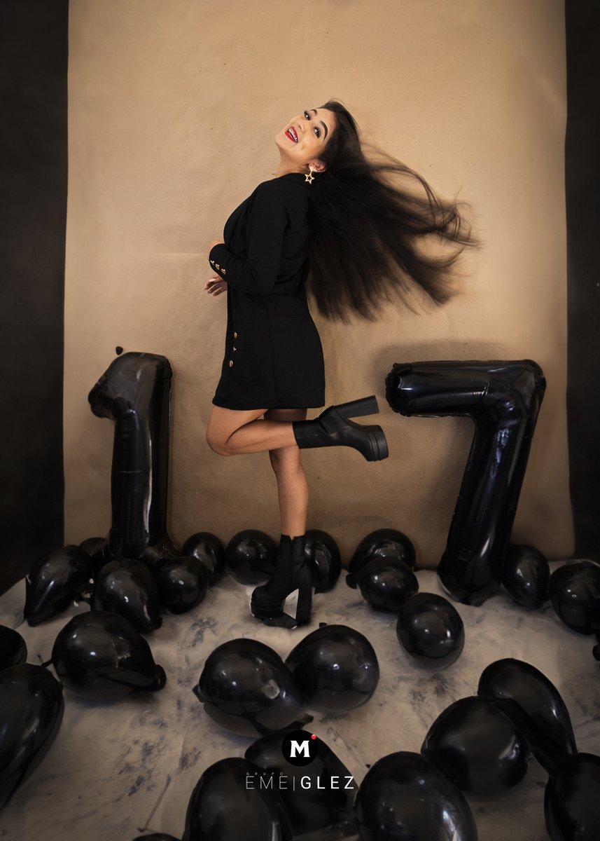 mglezestudios's tweet photo. Nos contacto Ximena para realizarle sus fotos de 17 años, nervios al mil. fluyo de maravilla!!! Toda una modelo, esta vez me ayudó mi hija con ideas en la iluminación!!! Les comparto unas fotos de su sesión!!! https://t.co/4WDT4vdHhx