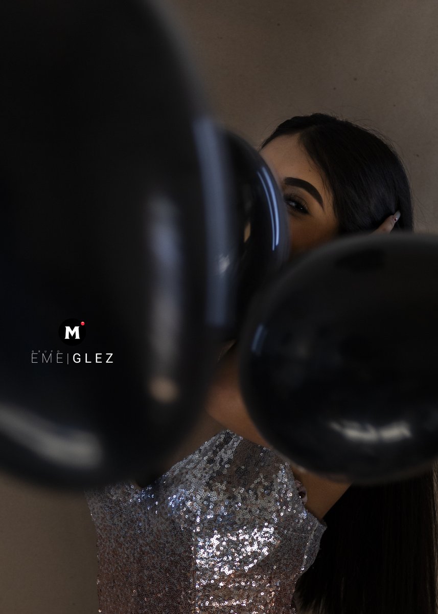 mglezestudios's tweet photo. Nos contacto Ximena para realizarle sus fotos de 17 años, nervios al mil. fluyo de maravilla!!! Toda una modelo, esta vez me ayudó mi hija con ideas en la iluminación!!! Les comparto unas fotos de su sesión!!! https://t.co/4WDT4vdHhx