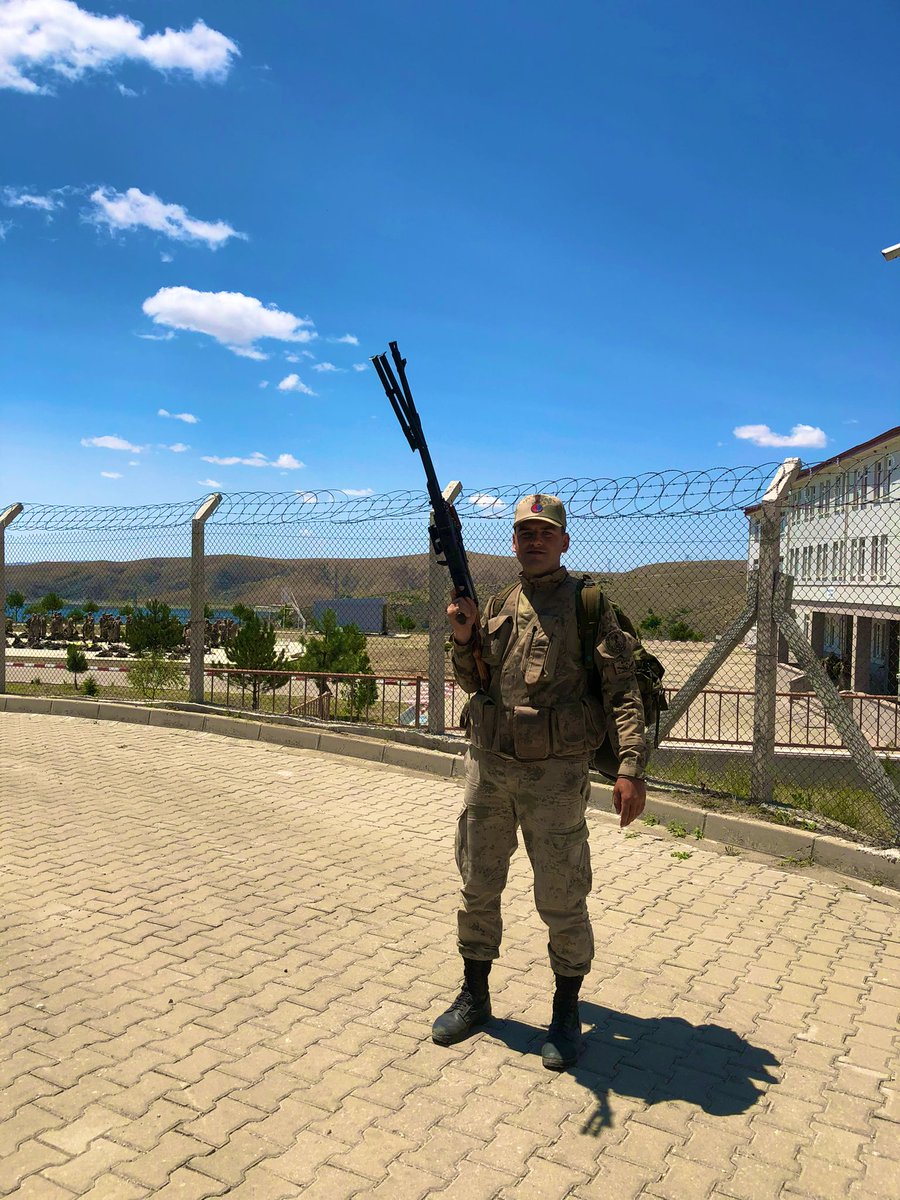 mstfss's tweet photo. Hepimiz sevdik çirkin olsak bile .. https://t.co/tCdNTIh01U