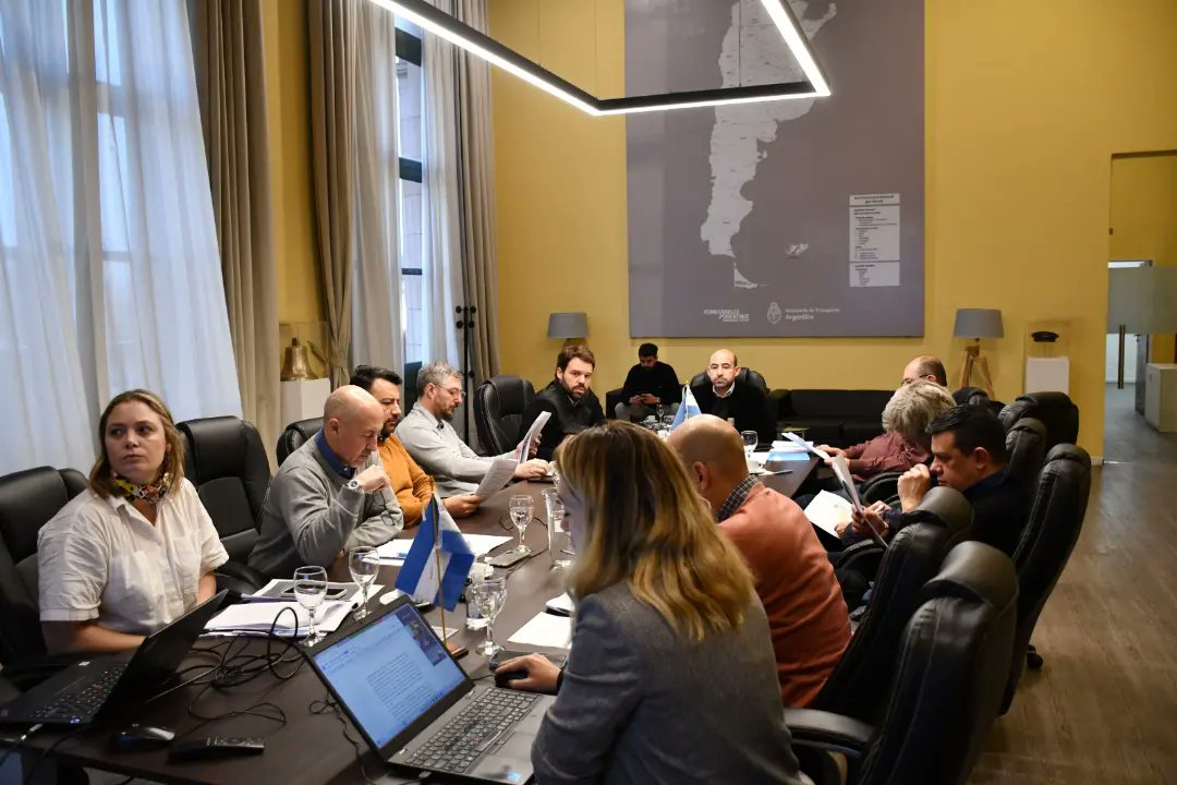 emendezok's tweet photo. Junto al Directorio de @FASEarg, evaluamos y analizamos objetivos en base a los proyectos en desarrollo y conversamos sobre nuevas propuestas para este semestre. 

Seguimos trabajando para contribuir al Plan de Modernización del Transporte, por un Sistema Ferroviario de calidad. https://t.co/xIisz8Mora