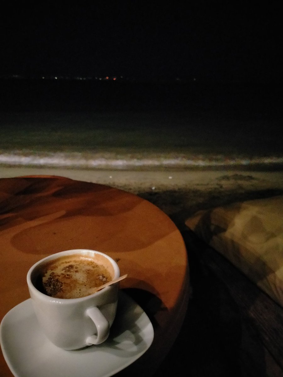 akti_cemal's tweet photo. @wolgoeun Bide denize bakıp kahveni içiyorsan dünyaya bı kaç daka ara vermek mükemmel bı his https://t.co/O6WeoKrzwN