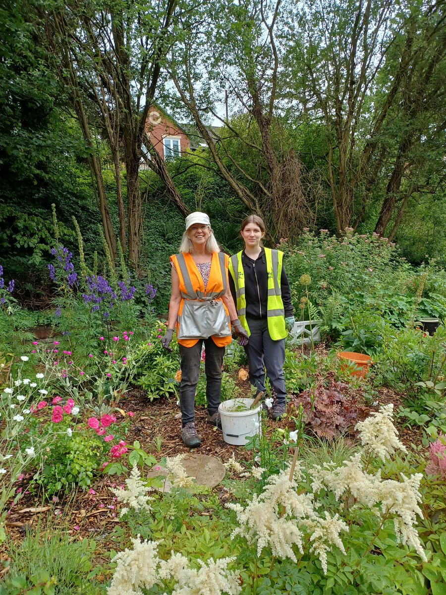 WiganCouncil's tweet photo. Judges from the In Bloom competition have been touring our borough to see some of our best community gardens! 💐

Green-fingered locals were on hand to show off some of the blooming beautiful spaces we have here in the borough 🌸

Good luck to those taking part! 🤩 https://t.co/9uvhTtCccy