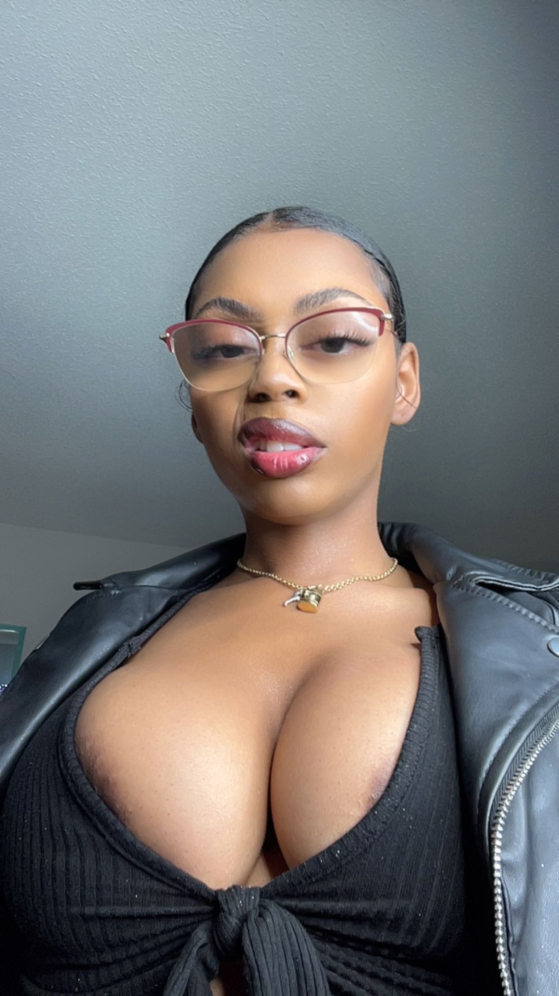 Carramello on X: A few reference pictures for the makeup thread. I know it  looks like Im not wearing anything, but I promise I have on a full face of  make up