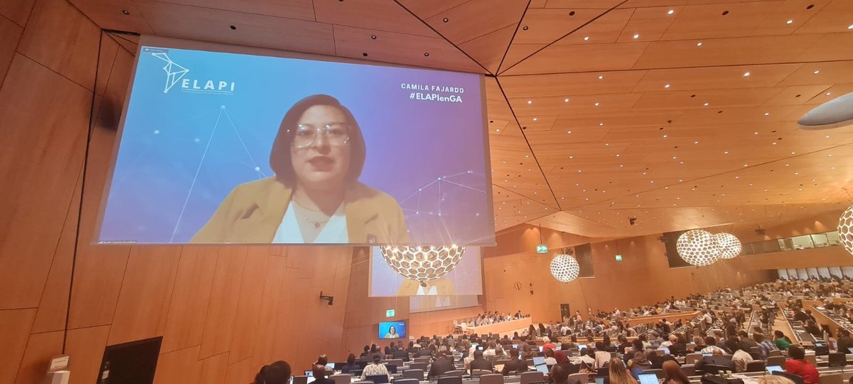 SomosELAPI's tweet photo. Nuestra delegada Camila Fajardo ante #WIPOGA de @WIPO, expresó la postura de #ELAPIenGA sobre el Sistema de la Haya.
El discurso fue elaborado por @CarolinaCanitr1 https://t.co/xXN3IijHQE