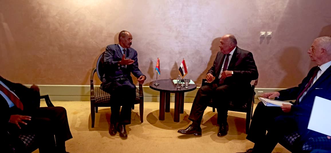 Eritrean President #IsaiasAfwerki today met with S/Sudan's President #SalvakiirMayardit Egypt's F/M #SamehShoukry to exchange views on resolution of the crisis in Sudan.  

The Summit of Heads of State & Government of Sudan's Neigbouring States is scheduled for tomorrow.