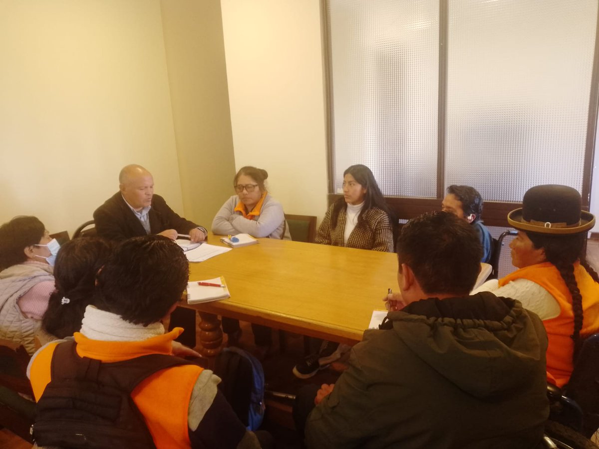 JusticiaBol's tweet photo. #JusticiaInforma | El director General Ejecutivo del Comité Nacional de Personas con Discapacidad (#Conalpedis), Javier Salguero Aramayo se reunió con el directorio de la Fraternidad Cristiana de Personas con Discapacidad "#Bolivia". https://t.co/RlCDihwZKv