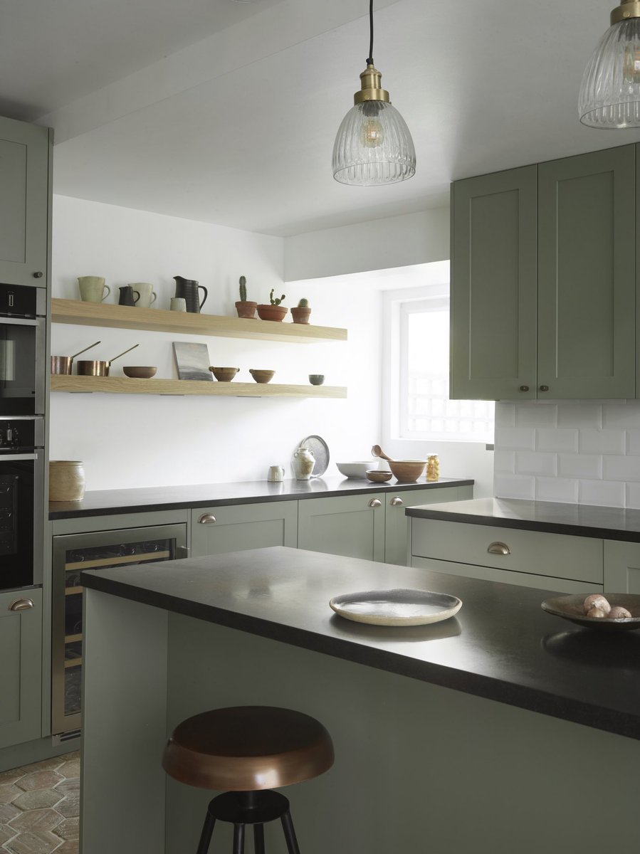 roundhouse_dsgn's tweet photo. A beautiful and contemporary kitchen design from our Studio collection with subtle hints of country style. The space features charmingly uneven reclaimed terracotta floor tiles, brass antique handles, and black Nero Assoluto granite worktops.
#roundhousedesign #kitchen https://t.co/HdUMaz4eDs