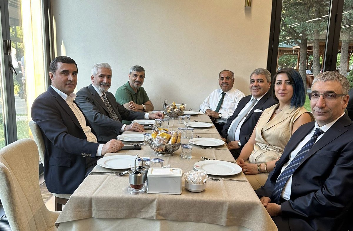 Yönetim Kurulu Başkanımız <a href="/seyhmusakbas/">Şeyhmus Akbaş</a> ,Yönetim Kurulu Üyelerimiz ve DOGÜNSİFED Başkanı <a href="/AzizozkilicC/">A.Aziz Özkılıç</a> , AK Parti Diyarbakır Milletvekili Sn. <a href="/GalipEnsarioglu/">Galip Ensarioğlu</a> ile bir araya gelerek Diyarbakır’ımıza yapılacak yatırımlar ve DİSİDER projeleri hakkında istişarelerde bulundular.