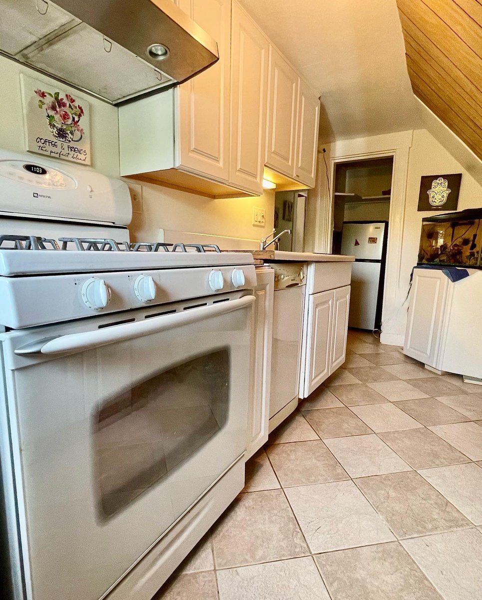 MichaelGiovang1's tweet image. Kitchen: Unit 3 COMPLETE!🥘

Today, we had new, beautiful granite countertops installed, new sink, faucet, garbage disposal, hardware and freshly painted. PUMPED for this to be complete! #ontothenextproject 

#kitchenupdate #granitecountertops #newcountertops #homeownership