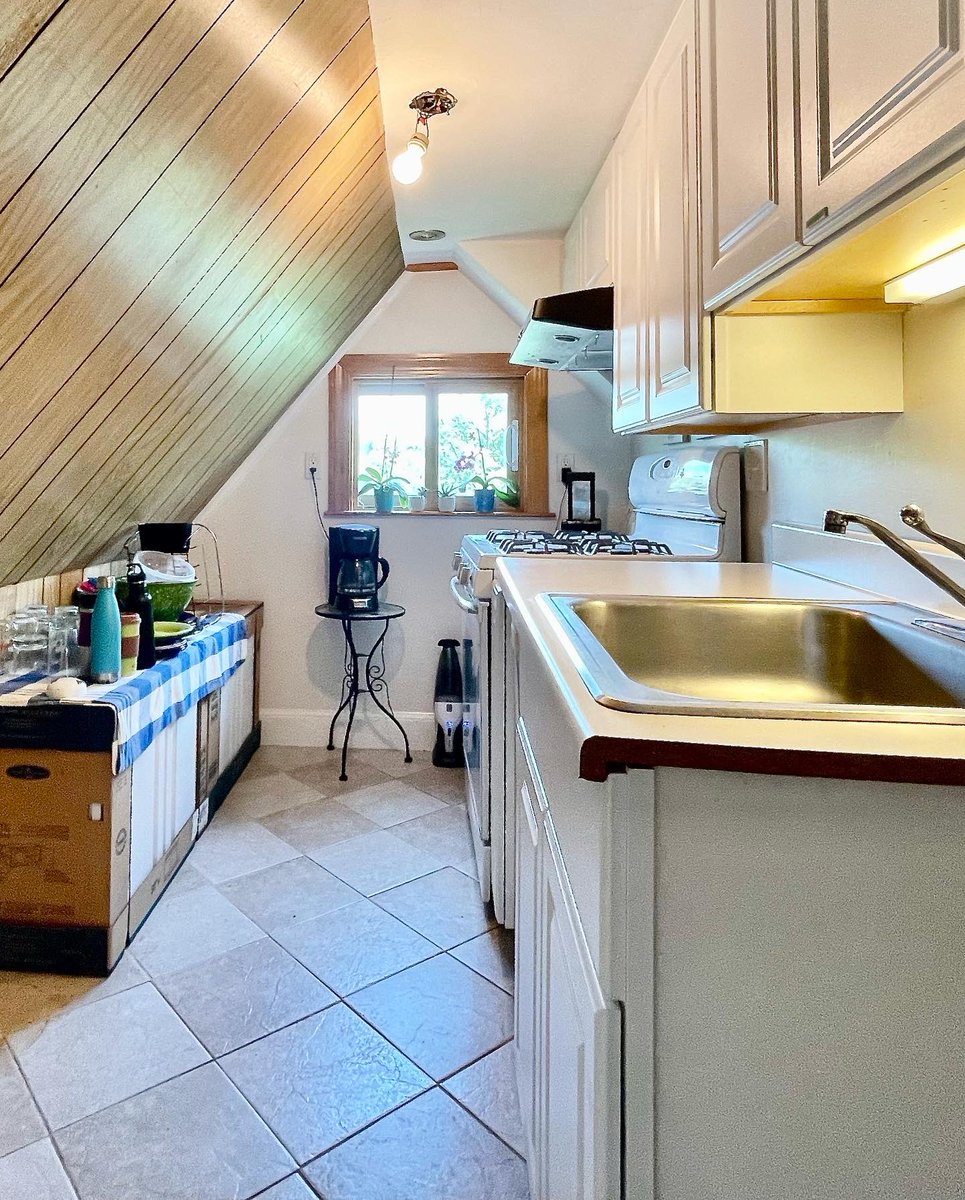 MichaelGiovang1's tweet image. Kitchen: Unit 3 COMPLETE!🥘

Today, we had new, beautiful granite countertops installed, new sink, faucet, garbage disposal, hardware and freshly painted. PUMPED for this to be complete! #ontothenextproject 

#kitchenupdate #granitecountertops #newcountertops #homeownership