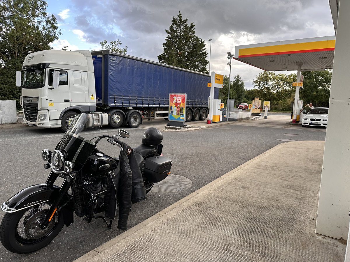 Dr__Binary's tweet image. Day4: #1picperday #DailyImage waiting for a mate at the Shell station at #MarksTey went to #GreatBentley for a bike meet. Bad decision. Got absolutely soaked to the skin.