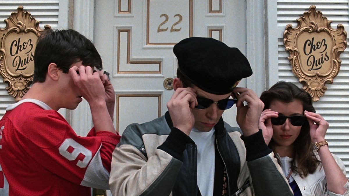 lfilmbuffl's tweet photo. Ferris Bueller's Day Off (1986)
من روائع المخرج والمؤلف جون هيوز الي معروف بافلامه الكوميديه ، بتكلم عن ذا الفيلم الي اعتبره من الطف الافلام وخفيف على القلب ويتكلم عن شخص اسمه فيريس قرر يغيب عن المدرسه ويسحب اثنين من اصحابه وخطط ليوم مستحيل ينساه واحنا نشوف اليوم ذا معاه ، متعه🩶 https://t.co/Mu1tAYsysX
