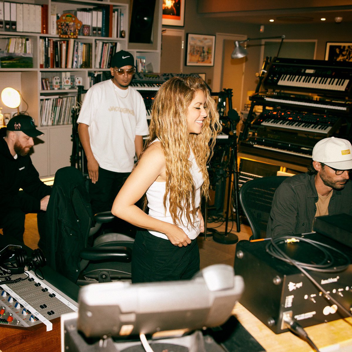 Shakira tweet media