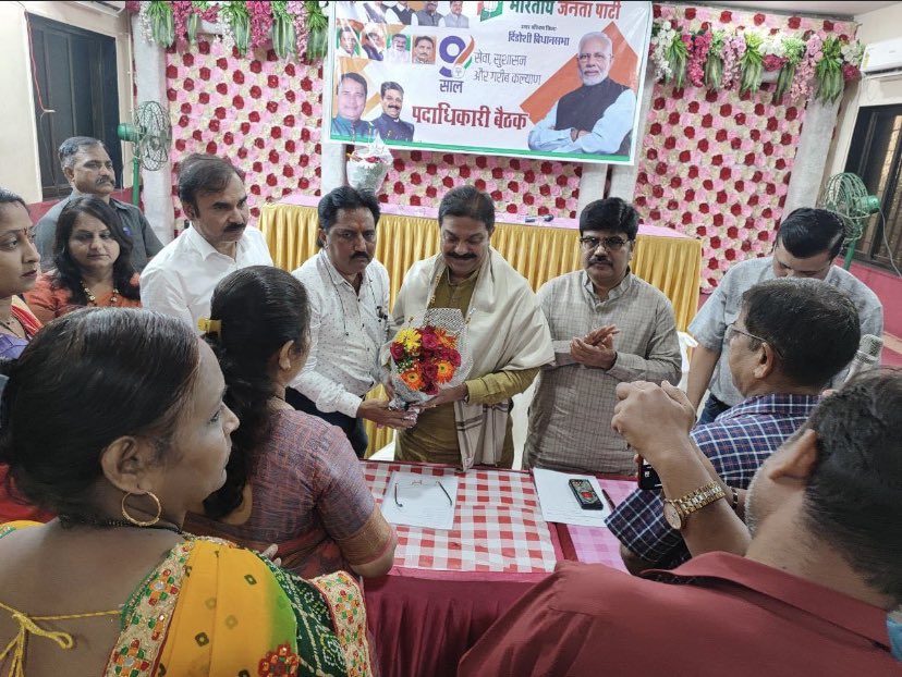 GaneshShetty009's tweet photo. भाजप दिंडोशी विधानसभा 
#9YearsOfSeva अंतर्गत आदरणीय @PMOIndia श्री @narendramodi जींच्या नेतृत्वाखाली झालेल्या विविध विकास कार्याची आमदार श्री @PrasadLadInd जी यांनी उपस्तित राहून पदाधिकारी कार्यकर्त्यांशी संवाद साधला व माहिती दिली
@BJP4Mumbai 

@SachinBHILARE6 
@hemantshinde511 https://t.co/hkEXCpcQxa