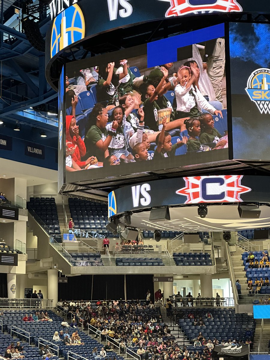 Our #KidsoftheKingdom campers had a blast during their field trip to @WintrustArena today! Thanks for the tickets @chicagosky! Don’t worry about the L, we’ll get ‘em next time 🏀💪🏽 #KOK #SocialWorks