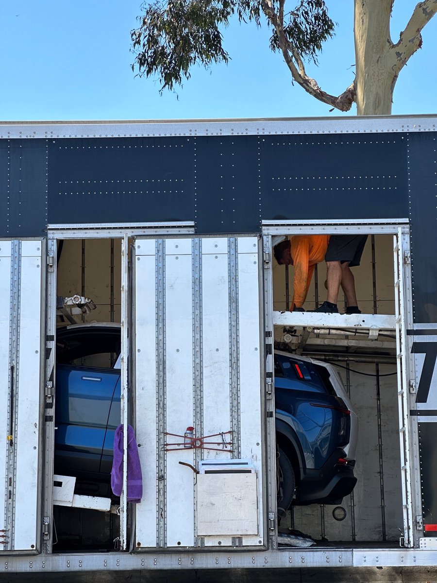 FiskerInc's tweet image. Fisker Oceans continuously arriving, more on the way⚡️

#Fisker #EVs #CleanFutureForAll