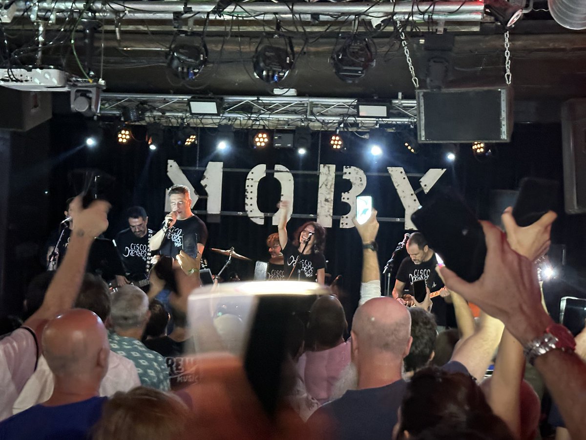 jrecio's tweet photo. Hay muchas cosaa a nivel personal q hacen q trabajar en @cisco_spain sea diferente. Y una de ellas sin duda tener una a nuestra Súper Cisco Dreamers Band. Pedazo concierto!! #wearecisco https://t.co/L25w47KhW1