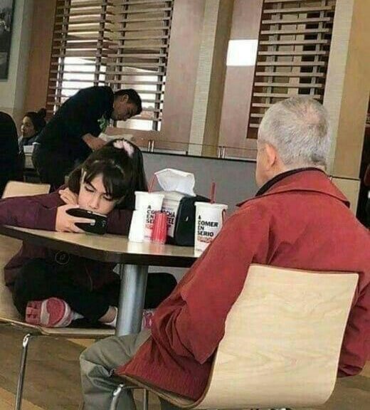 elitmedyaa's tweet photo. İleride dedesini ne kadar özleyeceğini bilse telefonu bırakırdı..

https://t.co/1qFsZuWLr6