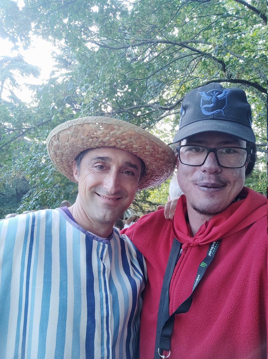 danirome_'s tweet photo. Aquí con mi amigo #ibonbaquero. Que ha venido desde #zaragoza a ayudar en los juegos que hay para #niños en la zona de la #Taconera de #Pamplona. Disfrutando de los #sanfermines2023 😎🔝💯🎉🎉🎉 https://t.co/nc0DSksoBu