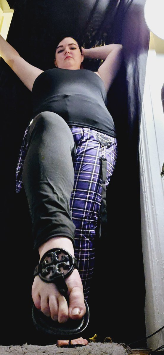 Monstrous_cutie's tweet photo. Outfit of the day and got ghosted 😒 I thought I looked hot https://t.co/nIaAAqdRoO
