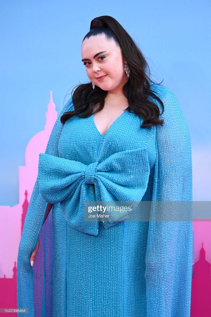 Royal blue: Lawyer Barbie @SharonRooney looks MAJESTIC at the #BarbieMovie premiere in London! 💙👑💙⚖💙👠💙
Dress by <a href="/Natalie__Alanna/">Natalie Alanna</a>. Styled by <a href="/SarahRHarrison/">Sarah-Rose</a>.