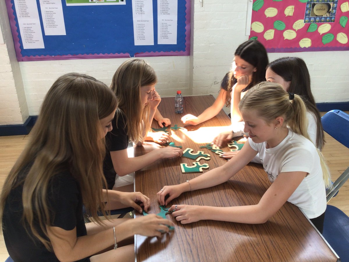 News_SGS's tweet photo. Having fun at Arundel Castle and solving puzzles. Year 7 students enjoy ERA week at SGS. #ERA https://t.co/9SAiMCjO8G